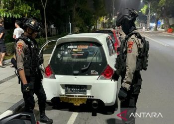 Delapan mobil knalpot brong dan minuman alkohol diamankan polisi