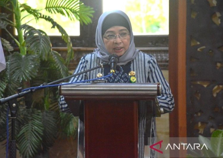 Pemkab Batang salurkan beasiswa SMA dan perguruan tinggi Rp524,5 juta