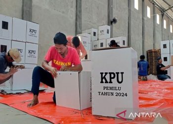 KPU Batang lakukan perakitan 12.576 kotak suara
