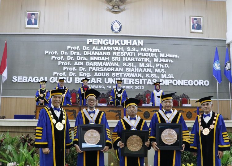 Fakultas Sains dan Matematika UNDIP Tambah Tiga Guru Besar