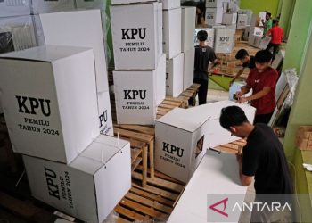 Merangkai kotak suara Pemilu 2024 di Temanggung