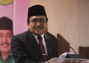Dia Tak Mungkin Cela Agama
