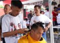 Cukur Rambut Gratis, Sahabat Ganjar Tarik Dukungan Massa di Jaksel – Warga Berita