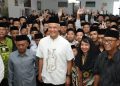 Ganjar Pranowo Ziarah ke Makam KH Mashum – Warga Berita