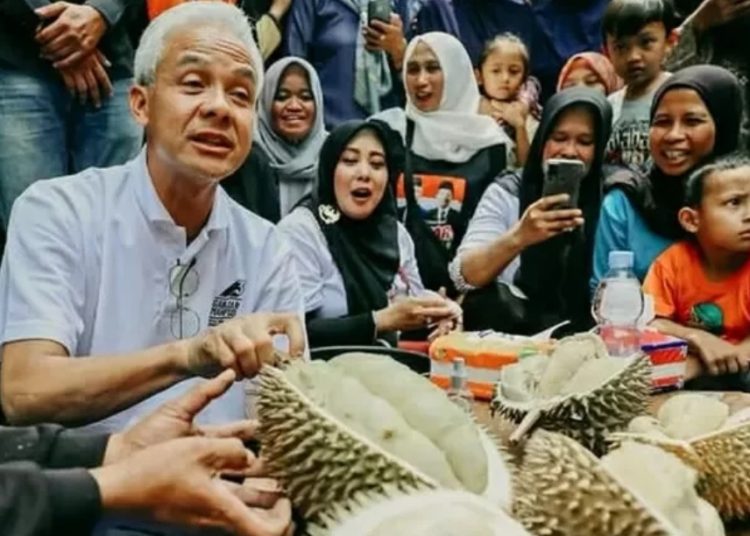 Ganjar Pranowo Menikmati Durian di Selomerto Wonosobo – Warga Berita 1 Ganjar Pranowo Menikmati Durian di Selomerto Wonosobo – Warga Berita