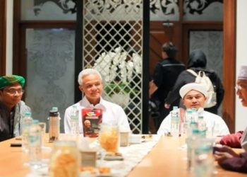 Ganjar Temui Puluhan Kiai dan Nyai, Ini Pesannya – Warga Berita