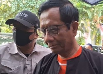 Debat Cawapres, Mahfud MD Pakai Baju Khas Madura – Warga Berita