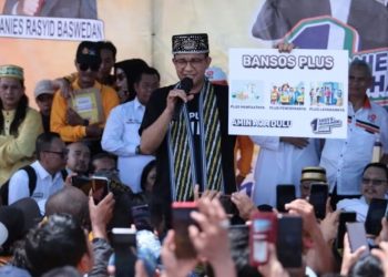 Jelaskan Programnya, Anies Kerap Bawa Alat Peraga – Warga Berita