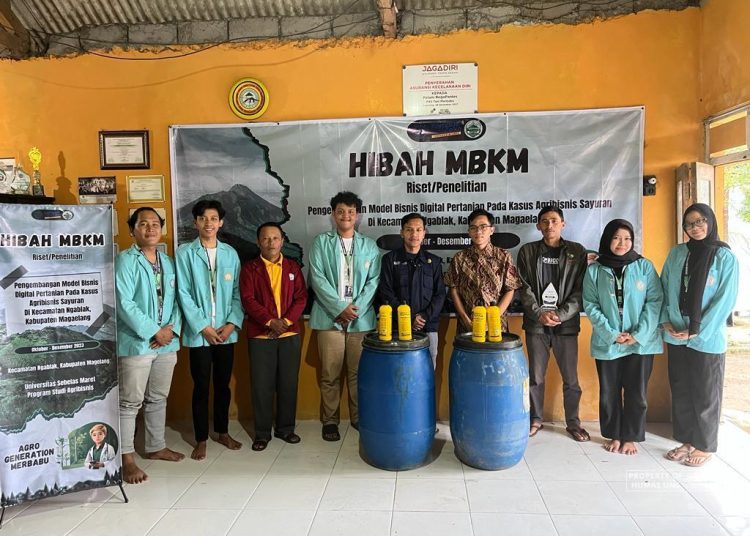 Tim Hibah MBKM UNS Gelar Pelatihan Pembuatan Pupuk Kompos di Desa Sumberejo, Magelang