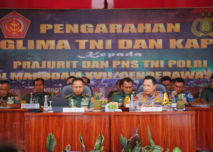 Kunker di Papua, Kapolri dan Panglima TNI Komitmen Kawal Pemilu Aman dan Damai