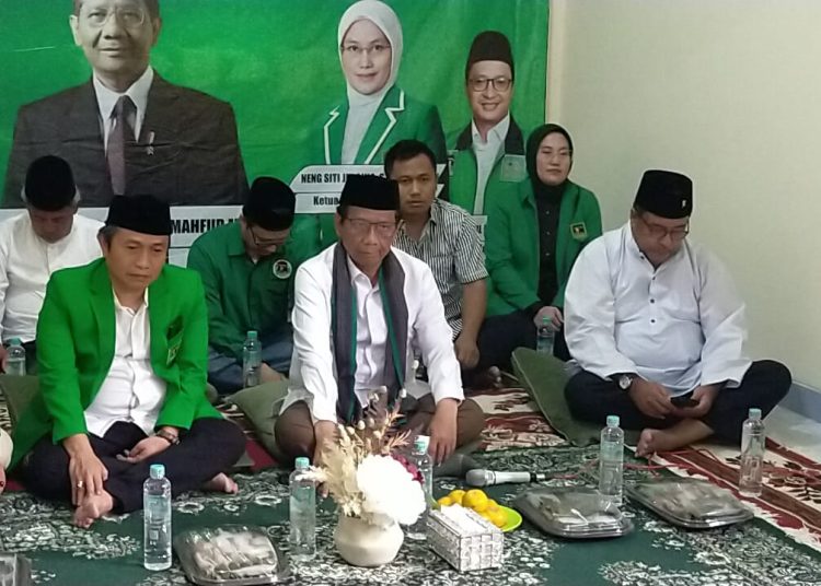 Kedatangan Mahfud MD di Lebak Disambut Meriah Simpatisan Partai – Warga Berita