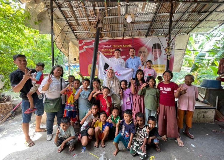 Dukung Program Prabowo-Gibran, Laskar Trisakti 08 Bagi 1000 Roti dan Susu – Warga Berita 1 Dukung Program Prabowo-Gibran, Laskar Trisakti 08 Bagi 1000 Roti dan Susu – Warga Berita