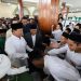 Prabowo Beri Makan Siang dan Susu Gratis kepada 7 Ribu Santri di Tasikmalaya – Warga Berita