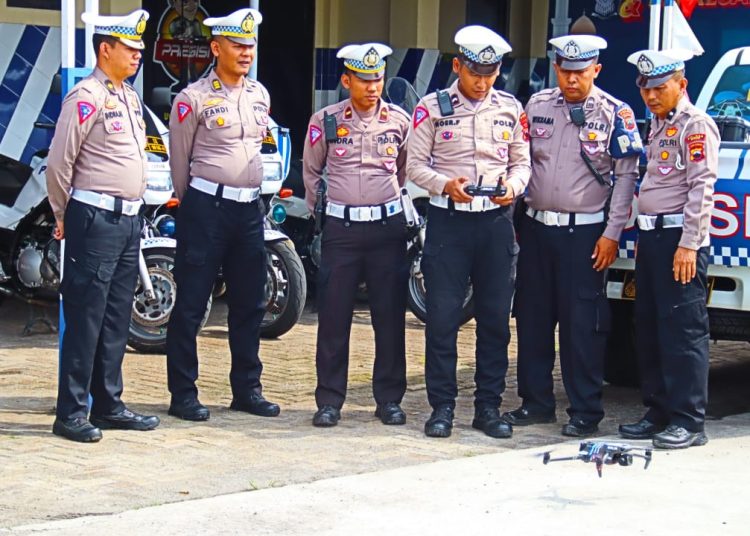 Tim E-TLE Mobil Drone Ditlantas Polda Jateng Gelar Uji Coba di Brexit Brebes, Ini Hasilnya 1 Tim E-TLE Mobil Drone Ditlantas Polda Jateng Gelar Uji Coba di Brexit Brebes, Ini Hasilnya