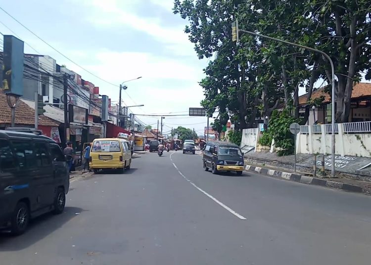 Penumpang keluhkan Sikap Ugal-ugalan Sopir Angkot di Pandeglang – Warga Berita