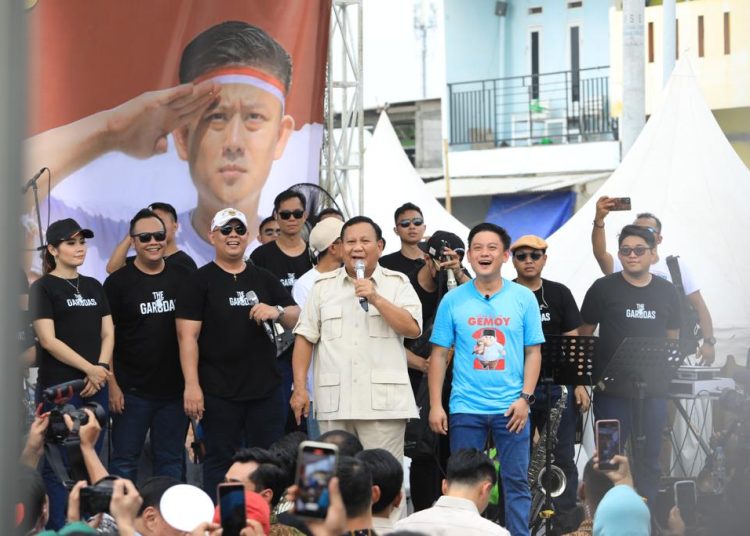Momen Keseruan Prabowo Hadiri Masak Besar Bersama Chef Bobon dan Relawan Kopra – Warga Berita 1 Momen Keseruan Prabowo Hadiri Masak Besar Bersama Chef Bobon dan Relawan Kopra – Warga Berita