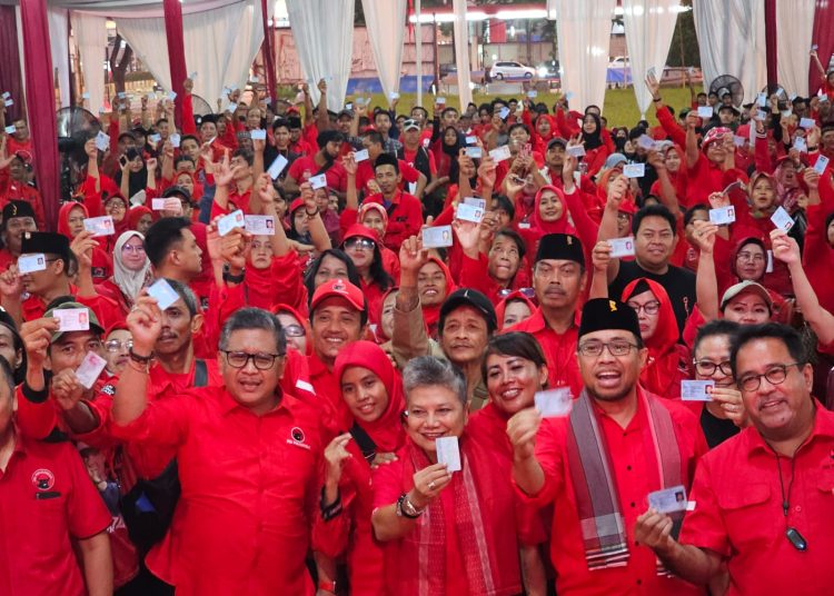 Hasto Kenalkan KTP Sakti Program Unggulan Ganjar-Mahfud, Penggabungan Seluruh Kartu Milik Jokowi – Warga Berita 1 Hasto Kenalkan KTP Sakti Program Unggulan Ganjar-Mahfud, Penggabungan Seluruh Kartu Milik Jokowi – Warga Berita