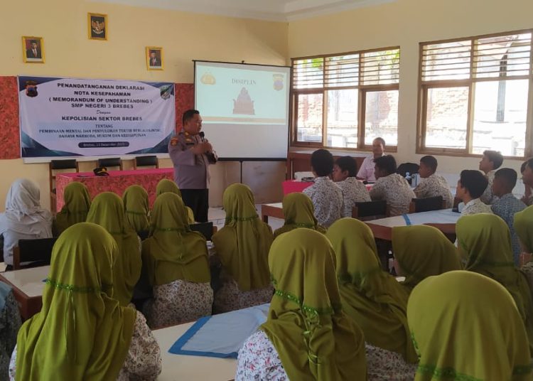 Kapolsek Brebes Goes To School Ajak Pelajar Jauhi Kenakalan Remaja
