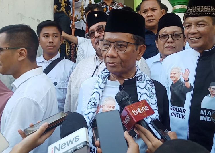 Mahfud MD Sowan ke Abuya Muhtadi di Pandeglang Banten, Dapat Dukungan Kuat – Warga Berita
