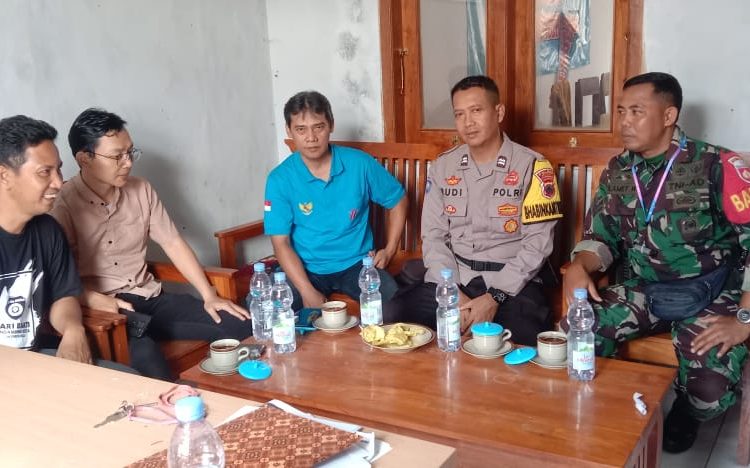 Sinergi Bhabinkamtibmas dan Babinsa, Sambang Warga Himbau Ciptakan Pemilu Damai 1 Sinergi Bhabinkamtibmas dan Babinsa, Sambang Warga Himbau Ciptakan Pemilu Damai