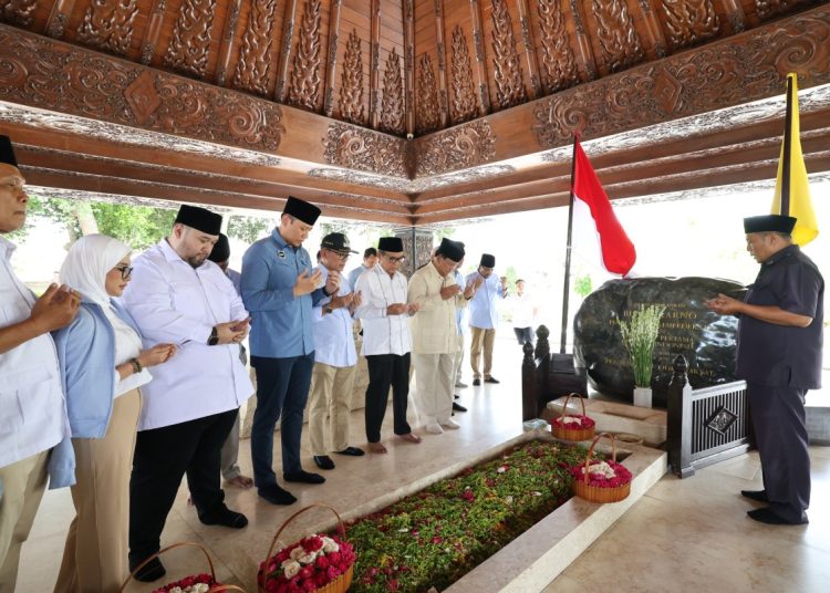 Kehadiran Prabowo di Blitar Disambut Antusias Warga, Teriakan ‘Presiden’ Menggema – Warga Berita