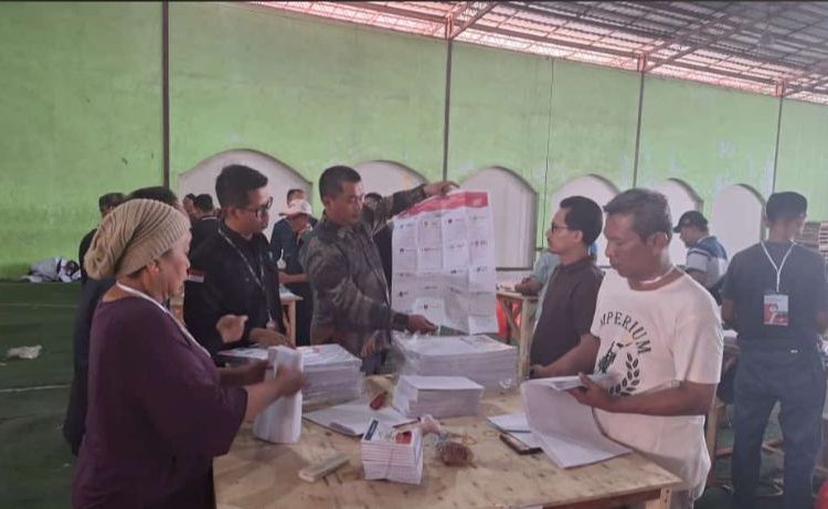 Surat Suara Pileg DPRD Banten Mulai Dilipat – Warga Berita 1 Surat Suara Pileg DPRD Banten Mulai Dilipat – Warga Berita