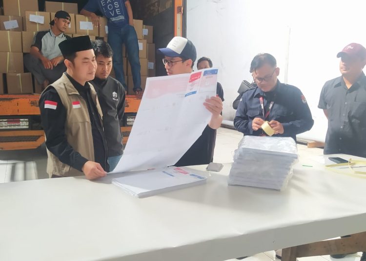 600 Ribu Kertas Suara DPRD Banten 8 Tiba di Gudang KPU Kota Tangerang – Warga Berita 1 600 Ribu Kertas Suara DPRD Banten 8 Tiba di Gudang KPU Kota Tangerang – Warga Berita