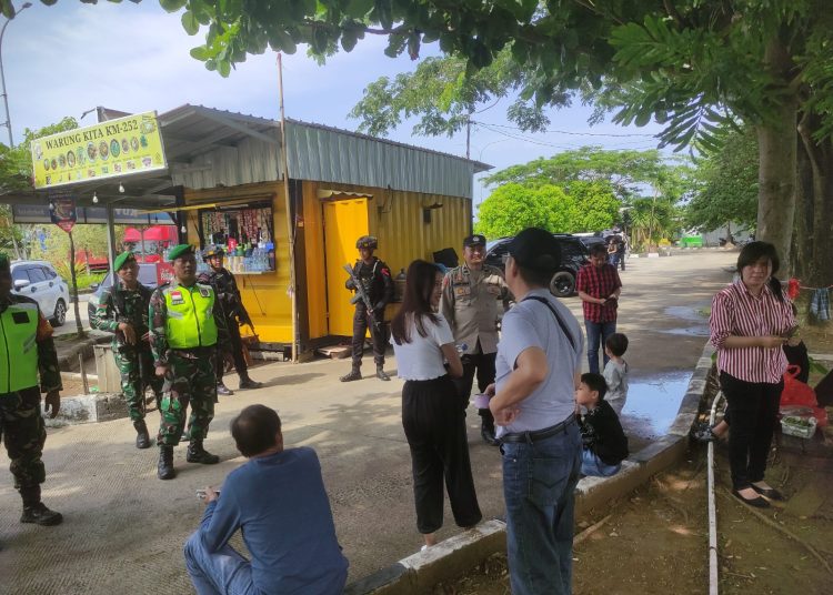 Petugas Gabungan Pospam KM 252, Imbau Pemudik Gunakan Waktu Di Rest Area Sebaik Mungkin 1 Petugas Gabungan Pospam KM 252, Imbau Pemudik Gunakan Waktu Di Rest Area Sebaik Mungkin