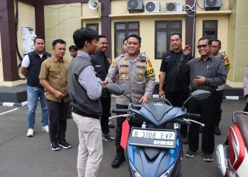 Kapolres Serang Serahkan Motor Curian kepada Pemiliknya – Warga Berita 6 Kapolres Serang Serahkan Motor Curian kepada Pemiliknya – Warga Berita