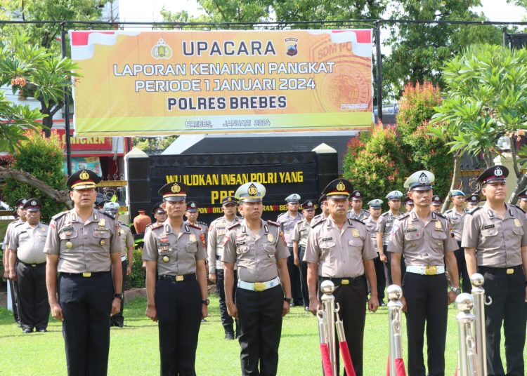 Kapolres Brebes Pimpin Corp Rapot Kenaikan Pangkat 54 Anggota Polisi