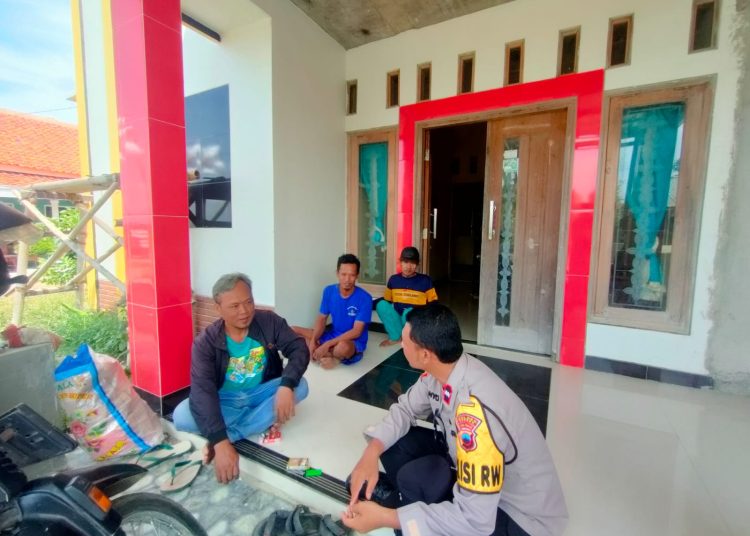 Jaga Kamtibmas, Personil Polsek Wanasari Sambangi Warga, Ini Pesanya 1 Jaga Kamtibmas, Personil Polsek Wanasari Sambangi Warga, Ini Pesanya