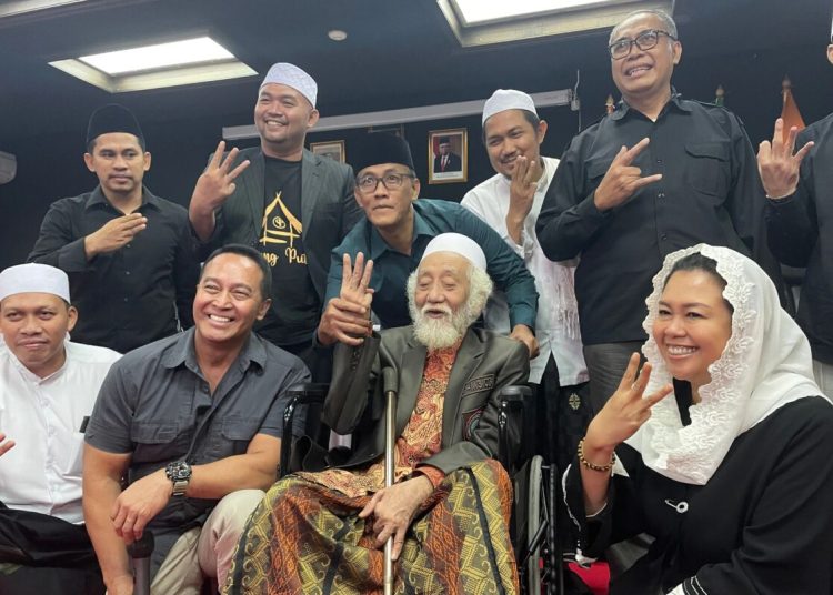 Kiai Abuya Muhtadi Jadi Dewan Penasihat TPN Ganjar-Mahfud 1 Kiai Abuya Muhtadi Jadi Dewan Penasihat TPN Ganjar-Mahfud
