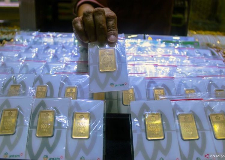 antarafoto harga emas naik 281123 pis 2