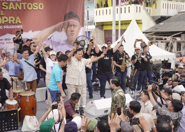 Momen Keseruan Prabowo Hadiri Masak Besar Bersama Chef Bobon dan Relawan Kopra