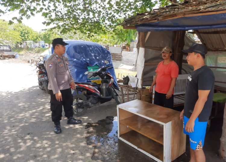 Bhabinkamtibmas Polsek Songgom Ajak Masyarakat Wujudkan Pemilu Yang aman dan Kondusif 1 Bhabinkamtibmas Polsek Songgom Ajak Masyarakat Wujudkan Pemilu Yang aman dan Kondusif
