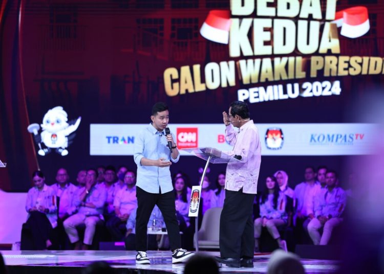 DEBAT CAWAPRES – Sentil Gibran, Mahfud: Ide Naikan Tax Ratio Sampai 23 Persen Tak Masuk Akal
