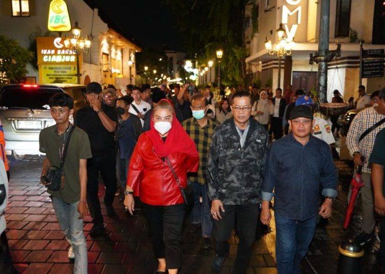 Wali Kota Semarang keliling pantau perayaan tahun baru