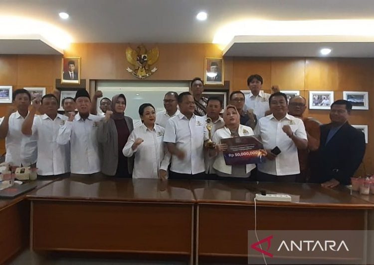 Kadin Surakarta raih penghargaan - Warga Berita Jateng 1 Kadin Surakarta raih penghargaan – Warga Berita Jateng