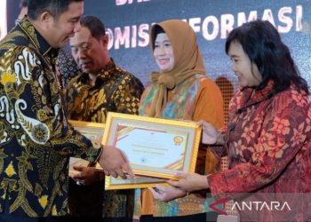 Pemkot Surakarta raih penghargaan dari KI Jateng