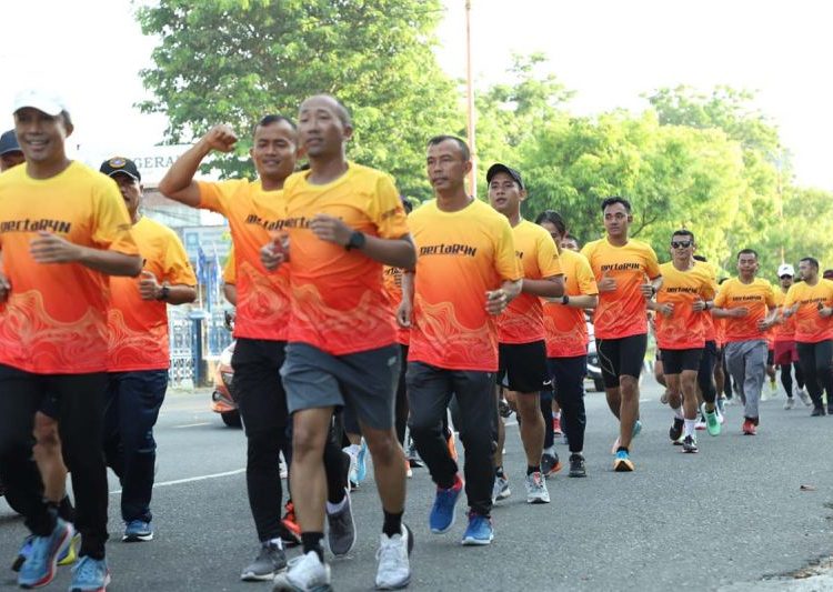 Perwira Kilang Cilacap rayakan HUT Ke-66 Pertamina dengan lari 66 kilometer
