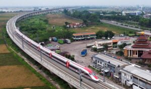 Kereta cepat Mogok di bandung Ternyata Gegara Mati Listrik – Warga Berita