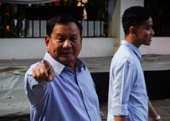 Kompak Berbaju Biru, Prabowo-Gibran Tiba di KPU untuk Debat Perdana Capres-Cawapres