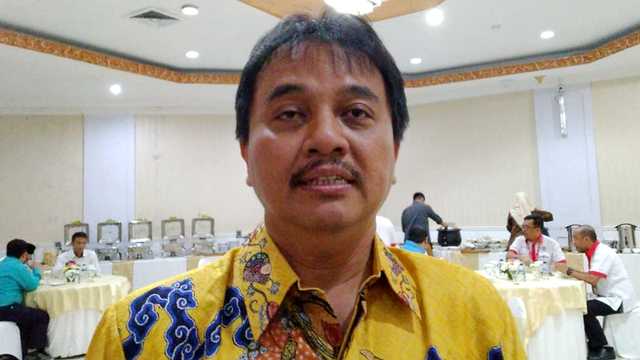 Buntut Tudingan Tiga Mikrofon Gibran, Ketum Cyber Indonesia Bakal Laporkan Roy Suryo 1 Buntut Tudingan Tiga Mikrofon Gibran, Ketum Cyber Indonesia Bakal Laporkan Roy Suryo