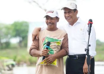 Pastikan Stok Pupuk Aman, Mentan Amran Disambut Meriah saat Kunjungan Kerja ke Jeneponto untuk Penyuluhan Petani