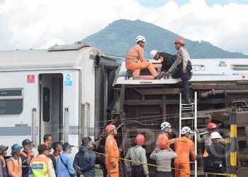 4 Korban Meninggal dan 37 Luka-luka dalam Tabrakan Maut KA di Cicalengka » Warga Berita