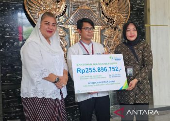 BPJS Ketenagakerjaan serahkan santunan Rp255,8 juta ke ahli waris di Semarang