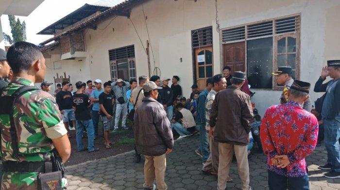 Tolak Pembangunan TPST, Ratusan Warga Desa Argodadi, Bantul Geruduk Balaidesa » Warga Berita 1 Tolak Pembangunan TPST, Ratusan Warga Desa Argodadi, Bantul Geruduk Balaidesa » Warga Berita