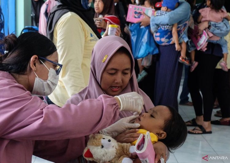 Warga tolak imunisasi folio, Pemkab Karanganyar bentuk forum edukasi 1 Warga tolak imunisasi folio, Pemkab Karanganyar bentuk forum edukasi