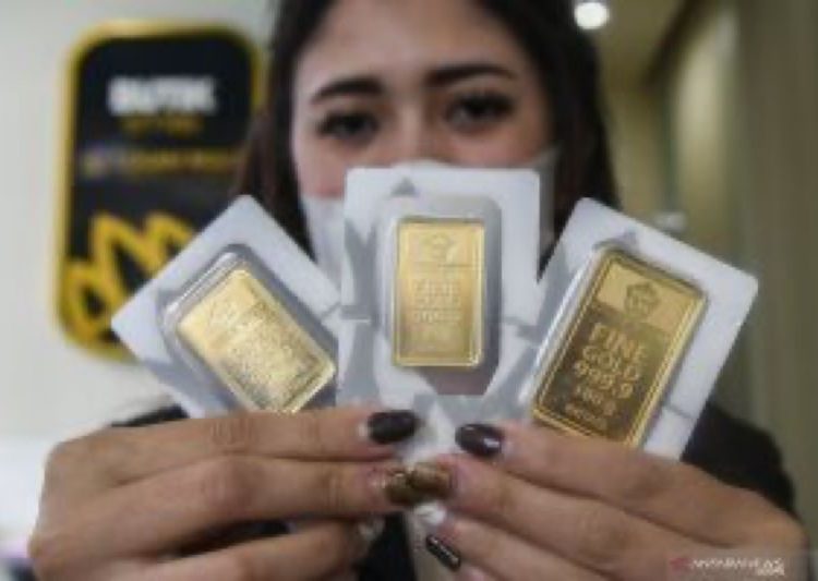 Harga emas Antam hari ini turun