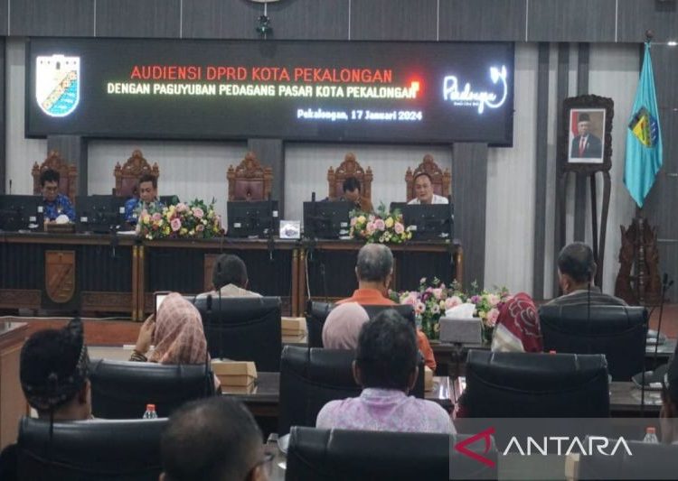 Pemkot-DPRD Kota Pekalongan kaji kenaikan tarif retribusi pasar 1 Pemkot-DPRD Kota Pekalongan kaji kenaikan tarif retribusi pasar
